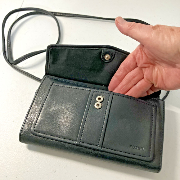 Fossil Black Leather Crossbody Wallet Organizer Purse with Removable Strap - Picture 2 of 8